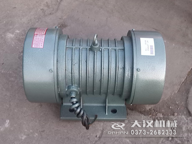 VB振動(dòng)電機(jī)的選型要根據(jù)所匹配產(chǎn)品需要的激振大小，進(jìn)行選擇。